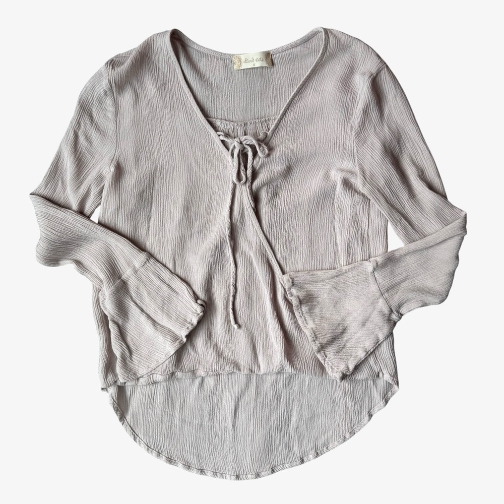8) 18 X 19 / 23 Altar'd State Lavender Blouse